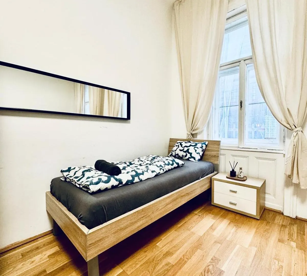 Comfy 1Br Apt For 4, 10Min Transport To Stadthalle Вена